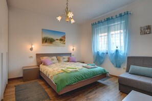 4 habitaciones, escritorio, wifi gratis y ropa de cama