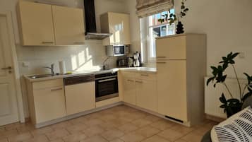 Kühlschrank, Mikrowelle, Ofen, Geschirrspüler