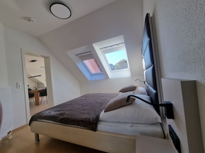 3 bedrooms, travel cot, WiFi