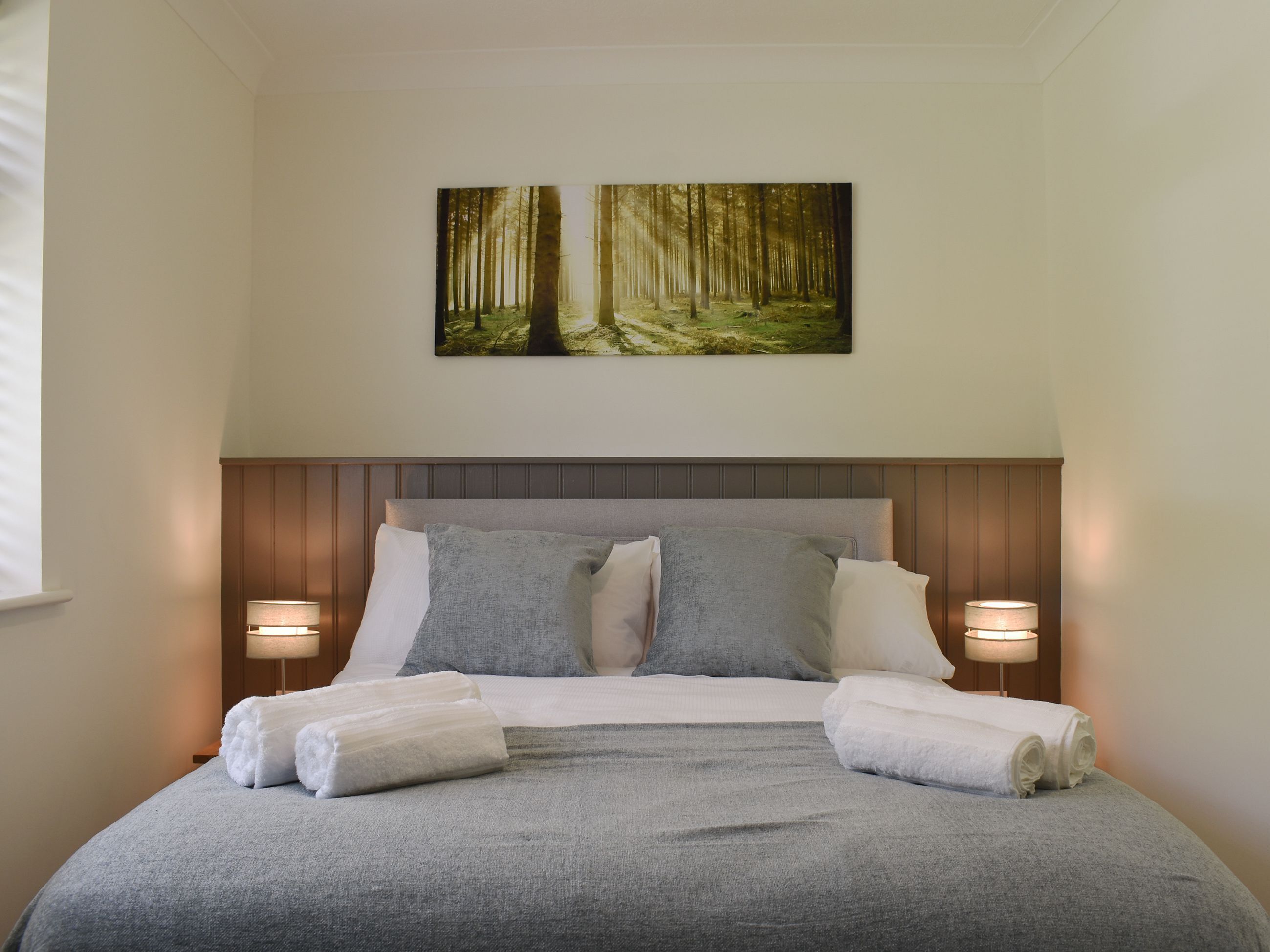 2 bedrooms, bed sheets