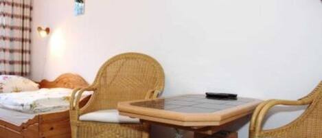 1 habitación, wifi y ropa de cama