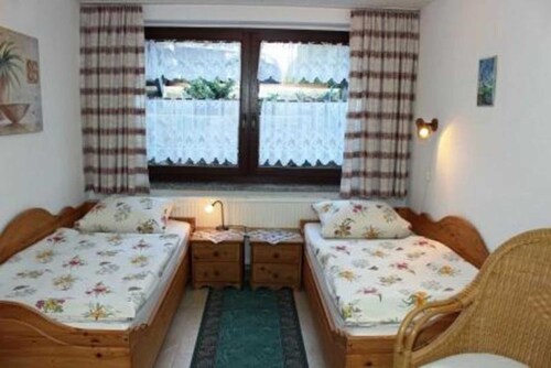 Room 4 - Guest room at the Tiefwarensee