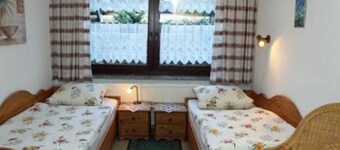 Room 4 - Guest room at the Tiefwarensee