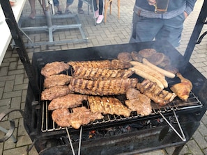 Unclassified image, 4 of 40, button