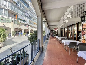 屋外ダイニングエリア