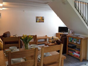 Dining - 2 bedroom accommodation in Woolfardisworthy, near Bideford (Woolfardisworthy, near Bideford)
