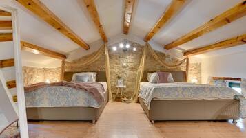 2 bedrooms, desk, free WiFi, bed sheets