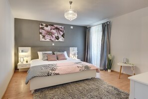 2 bedrooms, desk, free WiFi, bed sheets