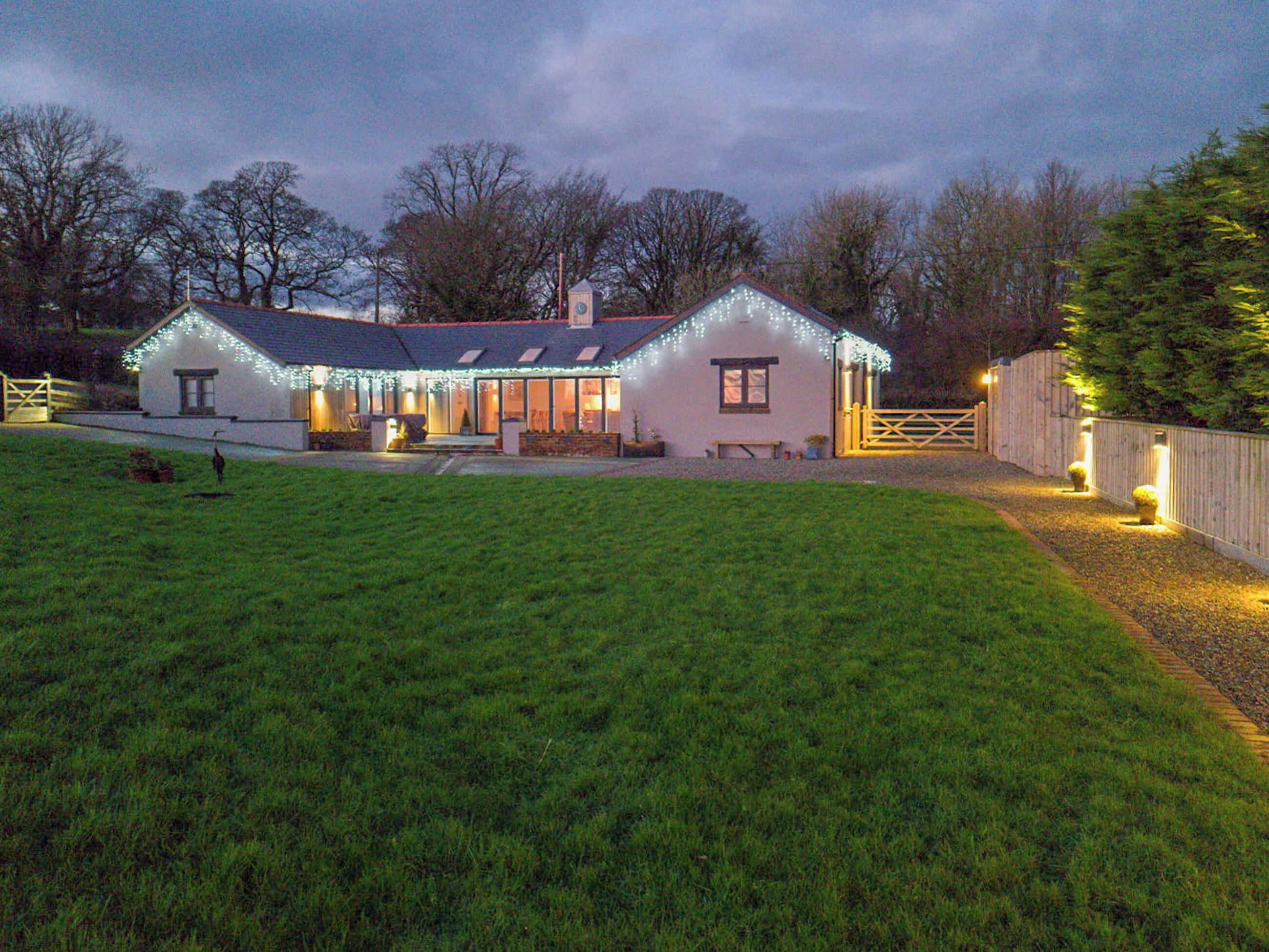 المنشأة من الخارج