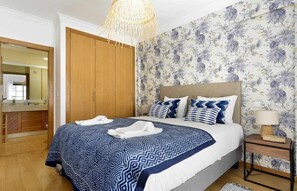 2 bedrooms, iron/ironing board, WiFi