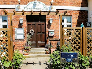 Unclassified image, 2 of 22, button - Double room 5 - Rankwitzer Hof (Rankwitz)