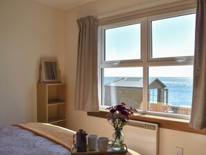 2 bedrooms, free WiFi, bed sheets - 2 bedroom accommodation in Johnshaven, near Montrose (Johnshaven, near Montrose)