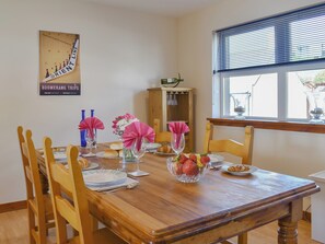 Dining - 2 bedroom accommodation in Johnshaven, near Montrose (Johnshaven, near Montrose)