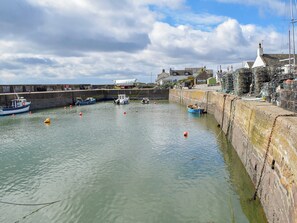 Marina - 2 bedroom accommodation in Johnshaven, near Montrose (Johnshaven, near Montrose)