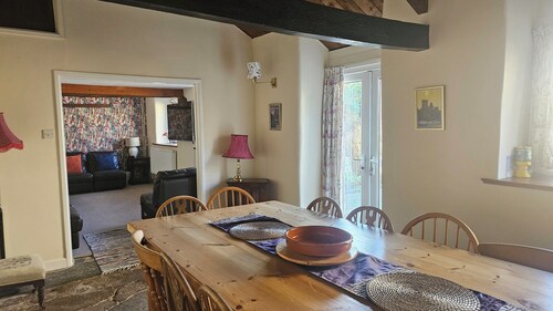 Tanglewood Cottage. Cosy Retreat for Groups & Families, Explore Dorset