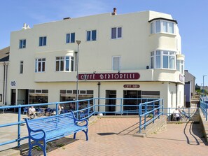 Exterior - 2 bedroom accommodation in Newbiggin-by-the-Sea (Newbiggin-by-the-Sea)