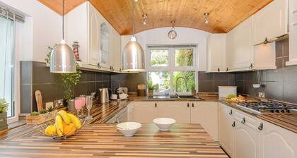 Number 1 Admiralty Cottages