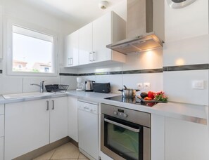 Réfrigérateur, micro-ondes, four, lave-vaisselle