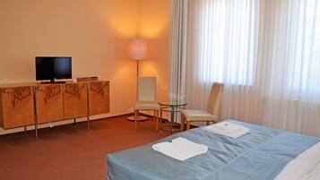 1 bedroom, travel cot, WiFi, bed sheets