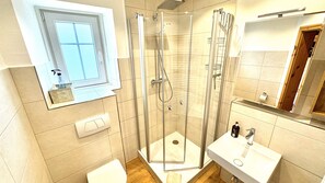 Unclassified image, 2 of 27, button - 03 Holiday apartment with lake view - Holiday apartments on the Reddevitzer Hövt (Middelhagen)