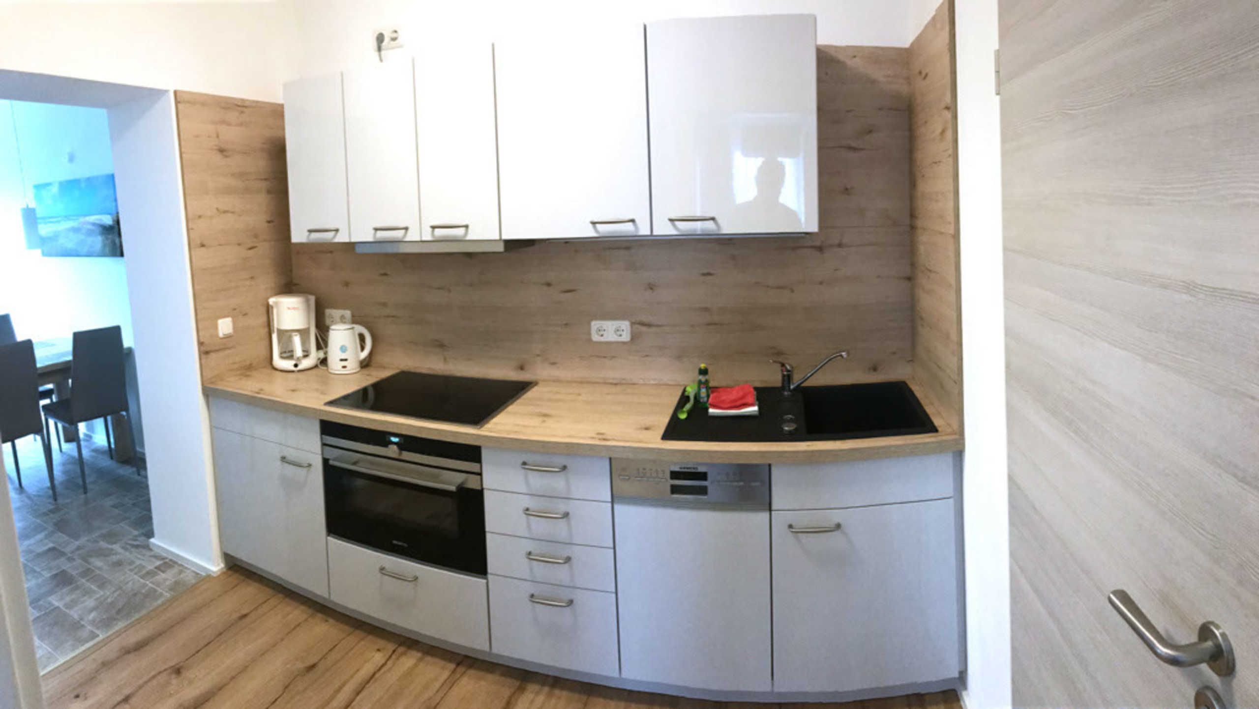 Kühlschrank, Mikrowelle, Ofen, Geschirrspüler