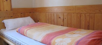 Single room Benedikt - House Lehmkloster am Wangeliner Garten with 5 single rooms