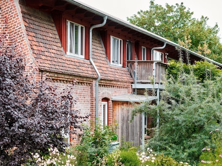 Exterior. Twin Room 5 - turquoise - Holiday on the organic farm