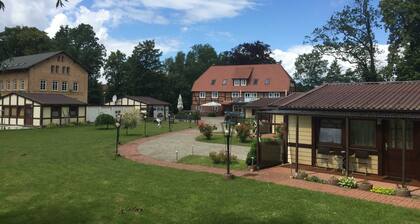 05 double room with terrace and a view of the Dobbertiner See - Insel-Hotel Dobbertin