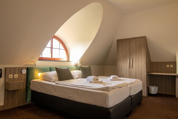 4 bedrooms, WiFi, bed sheets