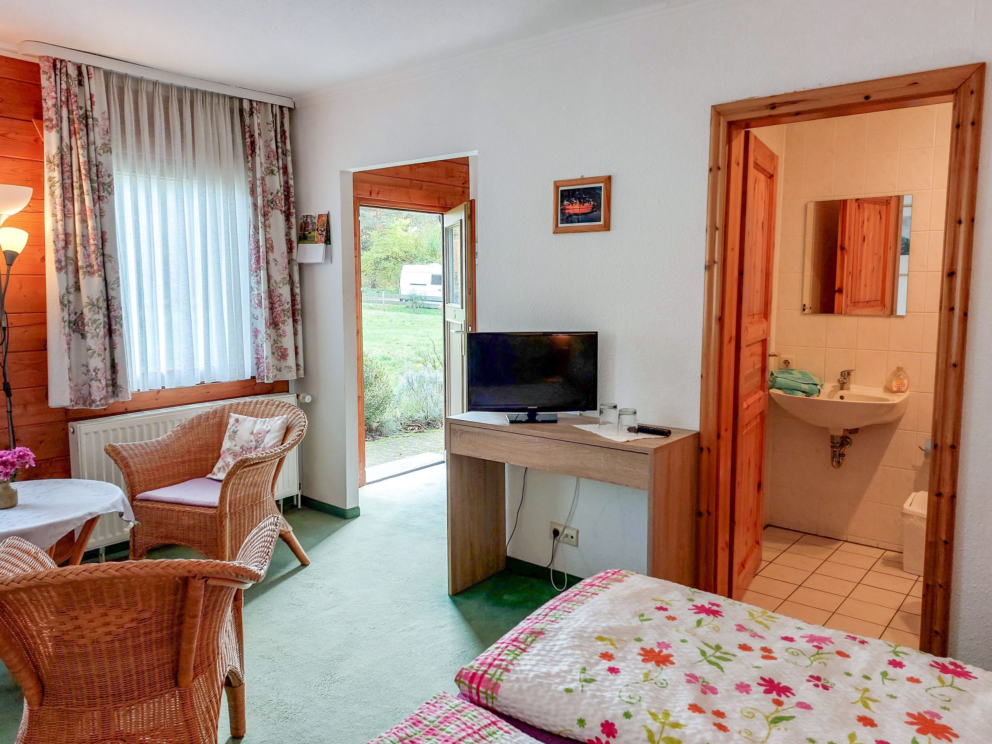 1 bedroom, bed sheets