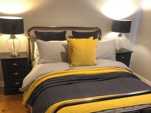 2 bedrooms, free WiFi, bed sheets - 2 bedroom accommodation in Dumfries (Dumfries)