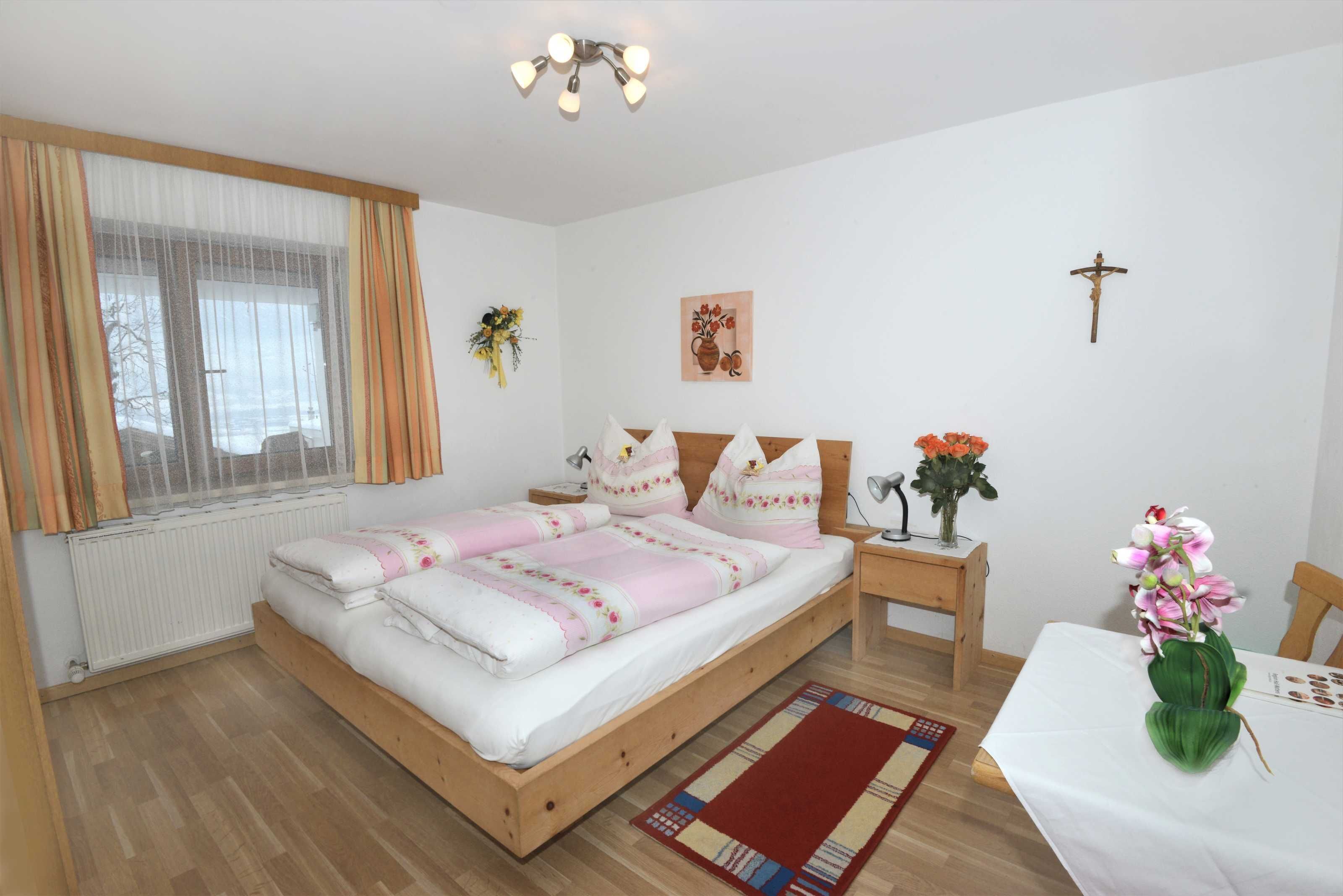 1 Schlafzimmer, Schreibtisch, WLAN, Bettwäsche