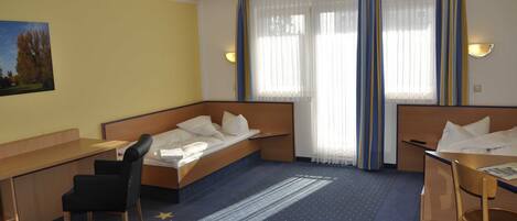 1 bedroom, desk, travel cot, WiFi