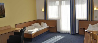 Double Room TWIN (1) - sleep & go Hotel Magdeburg GmbH