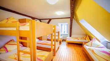 1 Schlafzimmer, Schreibtisch, Reisekinderbett, WLAN