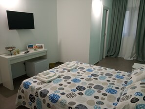 1 soverom, skrivebord og wi-fi (inkludert)