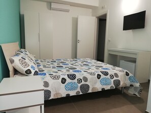 1 bedroom, desk, free WiFi - Top Quality! Sleep a few steps from Matera. (Santeramo In Colle)