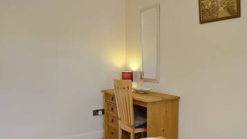 3 bedrooms, free WiFi, bed sheets