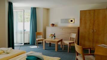 1 bedroom, in-room safe, WiFi, bed sheets