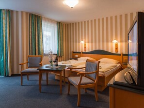 1 bedroom, in-room safe, WiFi, bed sheets