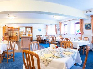 Unclassified image, 3 of 18, button