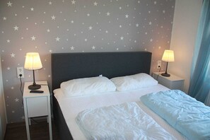 2 bedrooms, travel cot, WiFi