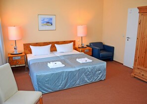 Unclassified image, 4 of 17, button - 10 Double Room B (H) - The small hotel and apartments on Mönchgut! (Mönchgut)