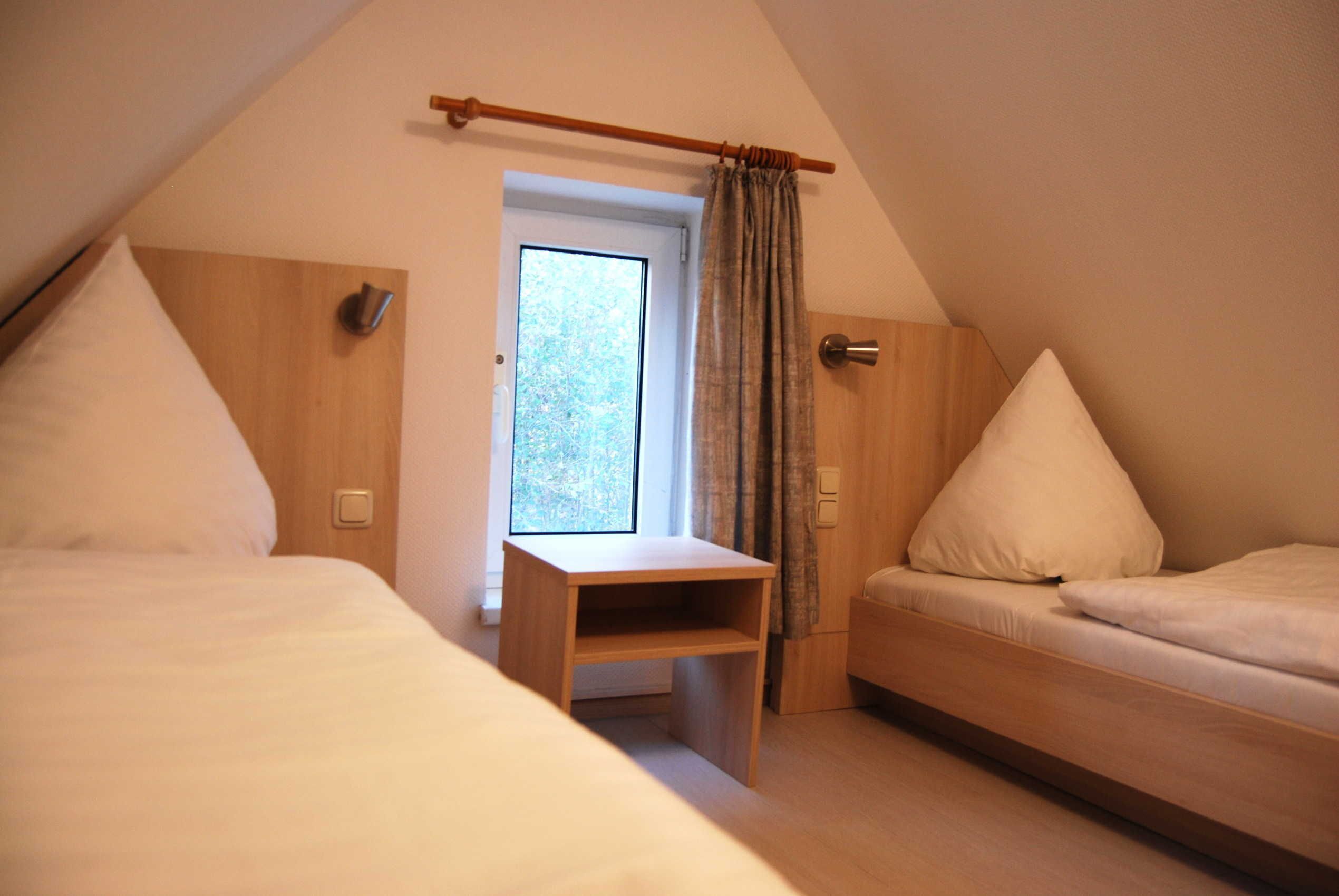 2 Schlafzimmer, Reisekinderbett, Bettwäsche