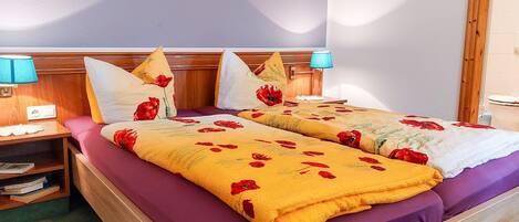 1 bedroom, bed sheets