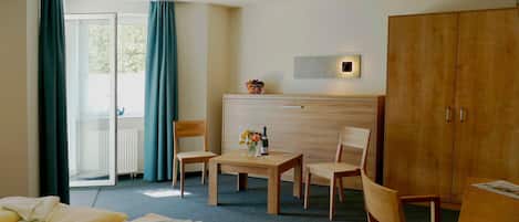 1 bedroom, in-room safe, WiFi, bed sheets