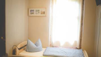 1 bedroom, WiFi, bed sheets