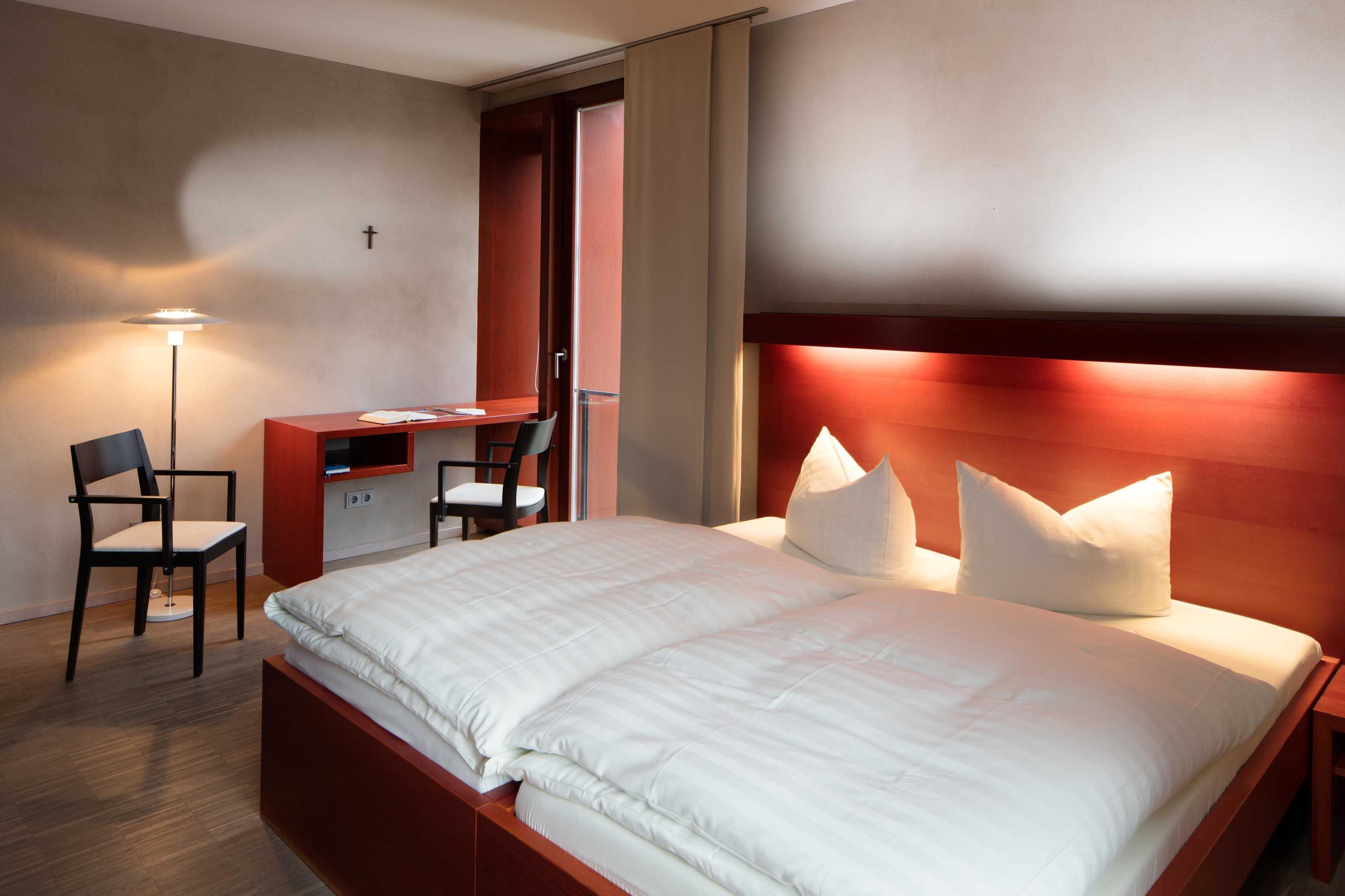 1 Schlafzimmer, Schreibtisch, Bettwäsche, Rollstuhlgeeignet