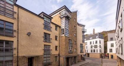 Old Town Flat with Parking near Royal Mile