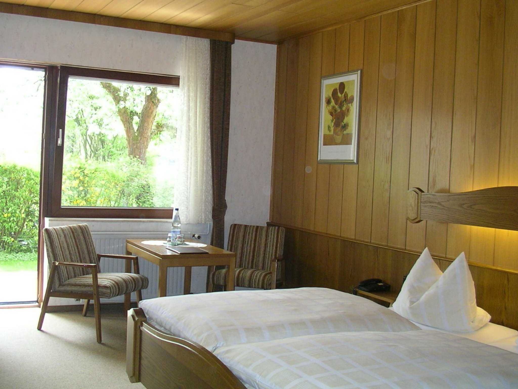 Guest Room 2 - Cafe Best Guest Room